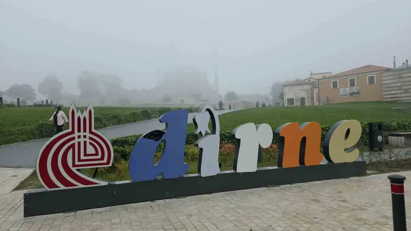 Edirne'de Yoğun Sis Kent Genelinde Görüş Mesafesini Düşürdü