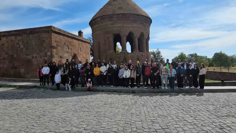 Bitlis Ahlat'ta Doğa Ve Tarih Tutkunları Buluştu
