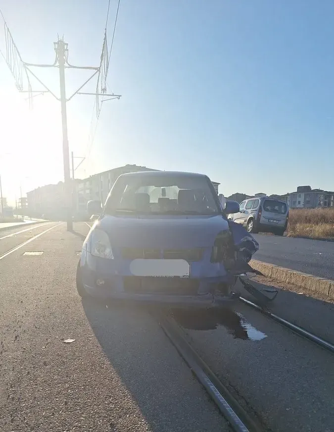Eskişehir'de Tramvay Yolunda Kaza Sebebiyle Seferler Geçici Olarak Durduruldu