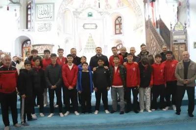 Kütahya'da Öğrenciler ve Aileler Sabah Namazında Saf Tuttu