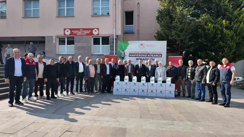 Düzce'de Tarımı Tehdit Eden Kahverengi Kokarcaya Karşı Muhtarlara Ürün Desteği