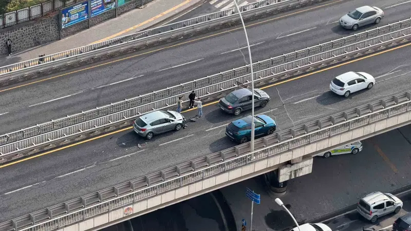 Diyarbakır'da Aynı Güzergahta Dört Otomobilin Karıştığı Zincirleme Kaza