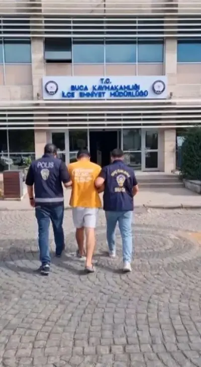 İzmir Buca'da Yıllardır Aranan İki Firari Polis Operasyonuyla Yakalandı
