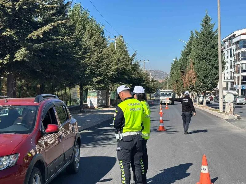 Tavşanlı'da Trafik Ekiplerinden Kapsamlı Sürücü ve Araç Denetimi