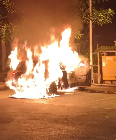 Alanya'da Şarj İstasyonunda Bulunan Elektrikli Otomobil Alev Aldı