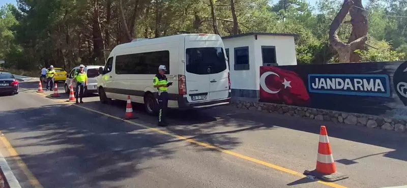 Muğla Genelindeki Haftalık Trafik Denetimlerinde Binlerce Araca İşlem Yapıldı