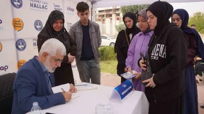 Yazar Ramazan Kayan Kahta Kitap Günleri'nde Okurlarıyla Buluştu