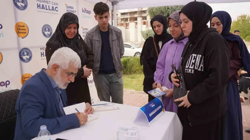 Yazar Ramazan Kayan Kahta Kitap Günleri'nde Okurlarıyla Buluştu