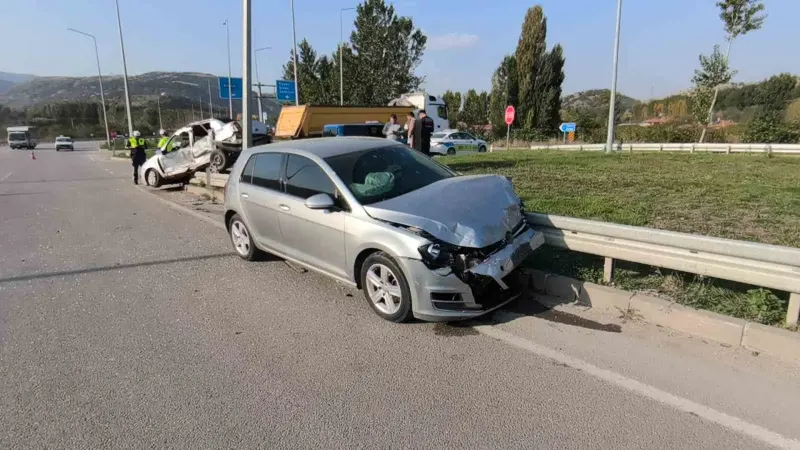 Tokat'ta İki Otomobilin Çarpıştığı Kazada Dört Kişi Yaralandı