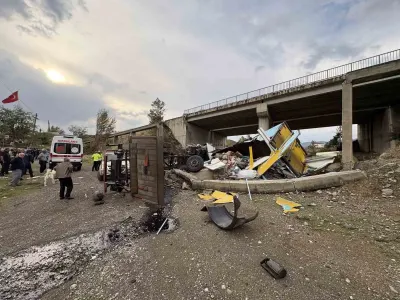 Kastamonu'da Köprüden Uçan Kargo Kamyonu Kazasında Can Kaybı