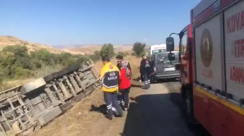 Elazığ-Tunceli Karayolunda Tır Şarampole Devrildi: Bir Yaralı
