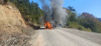 Bilecik'te Seyir Halindeki Otomobil Alev Aldı