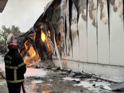 Mersin Organize Sanayi Bölgesindeki Fabrika Deposunda Yangın Çıktı