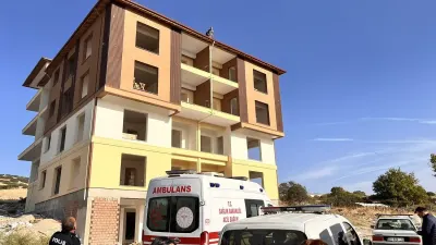 Manisa Kula'da İnşaatın Çatısına Çıkan Vatandaş Ekiplerin Çabasıyla Kurtarıldı
