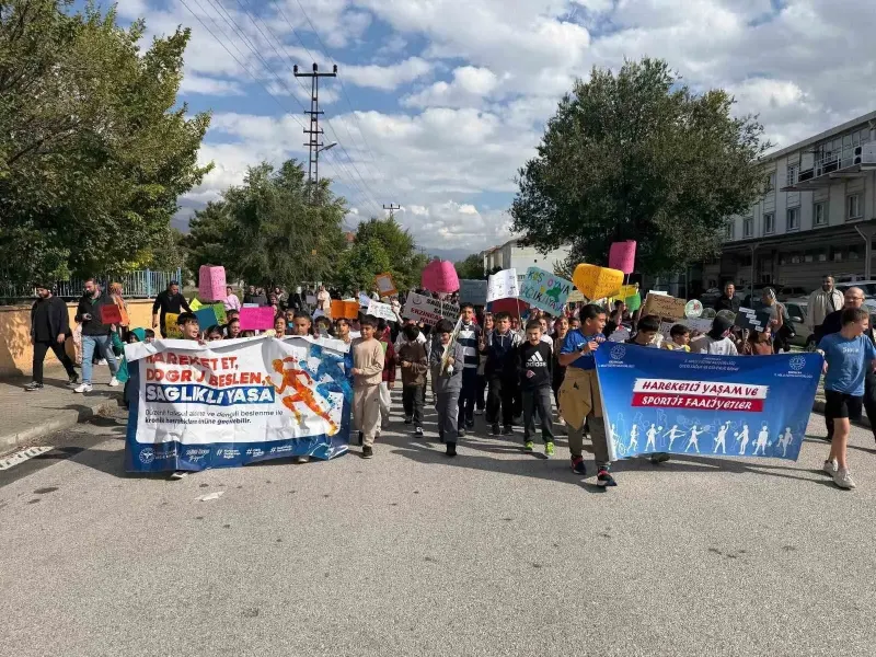 Erzincan'da Sağlıklı Yaşam İçin Farkındalık Yürüyüşü Düzenlendi