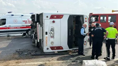 Antalya-Isparta Karayolunda Yolcu Midibüsü Devrildi: 1'i Ağır 17 Yaralı