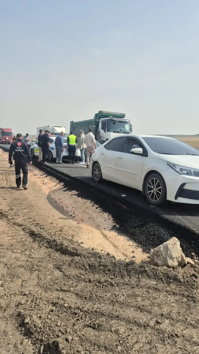 Diyarbakır'da Zincirleme Kaza: Üç Araç Çarpıştı, Yedi Yaralı