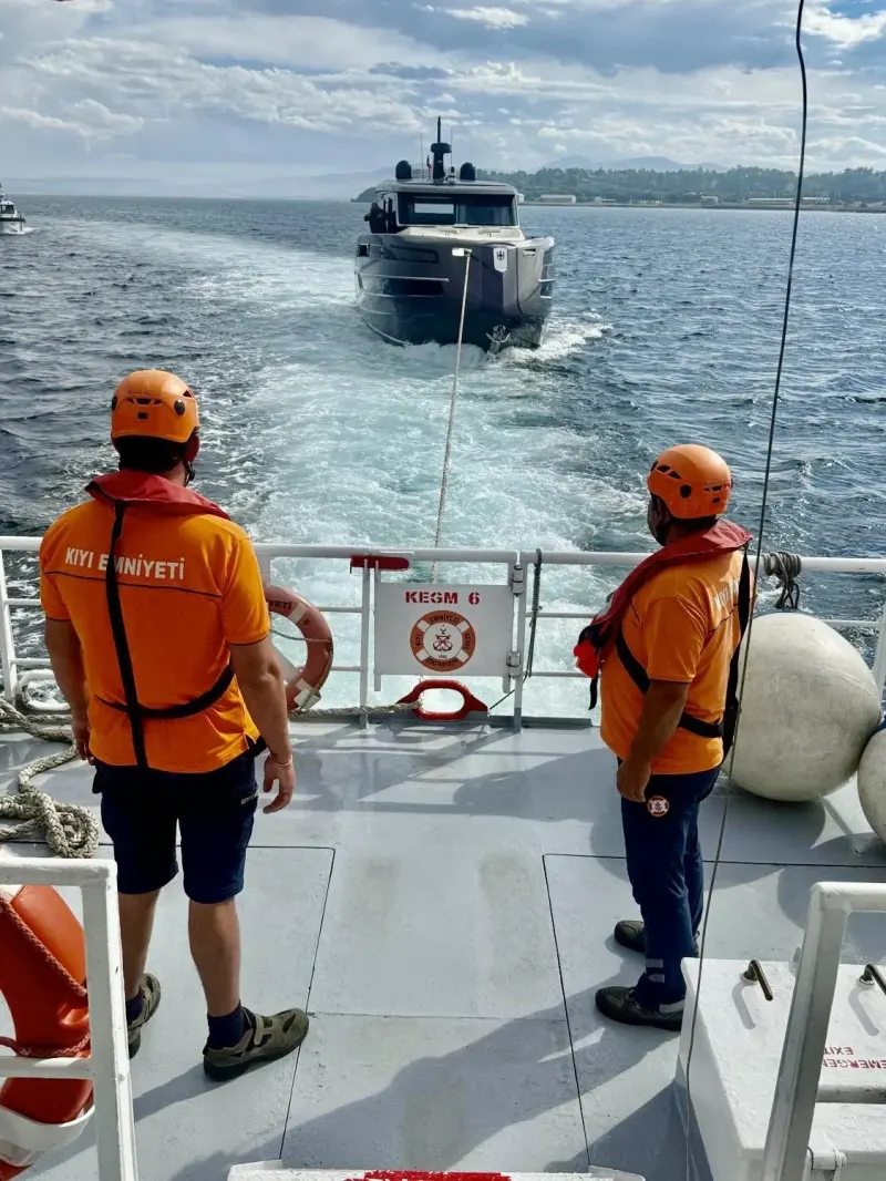 Çanakkale Boğazı’nda Mahsur Kalan Tekne Güvenli Şekilde Kurtarıldı