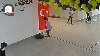 Bayrağı Öpen Minik Miran'a İl Milli Eğitim Müdüründen Anlamlı Ziyaret