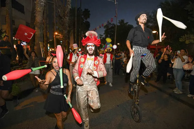Uluslararası Kaleiçi Old Town Festivali Renkli Görüntülerle Başladı