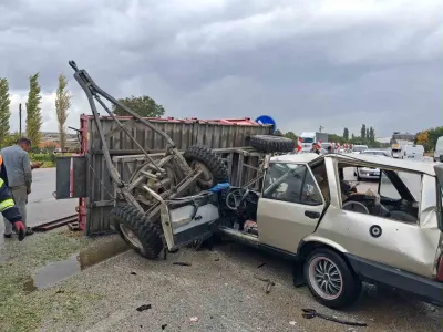 Burdur'da Traktör İle Otomobil Çarpıştı: Bir Sürücü Ağır Yaralandı