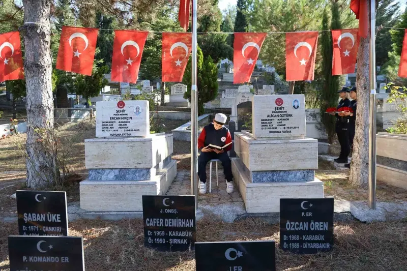 Karabük’te Öğrencilerden Şehit Polis Memuru Alican Öztürk’e Vefa Ziyareti