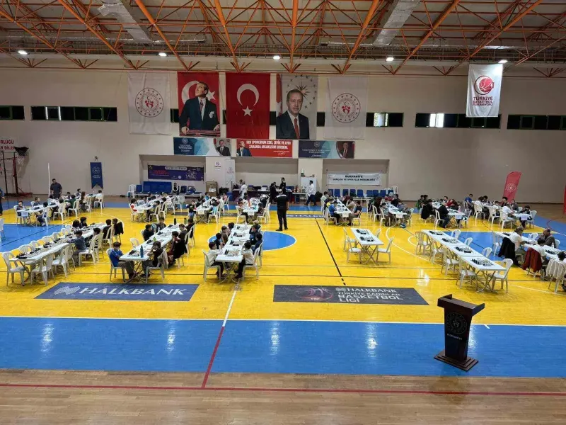 Burhaniye’deki Satranç Turnuvasında Dereceye Giren Sporcular Ödüllendirildi