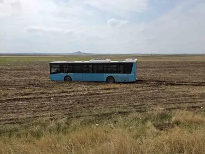 Diyarbakır'da Yolcu Otobüsü Tarlaya Uçtu: Facianın Eşiğinden Dönüldü
