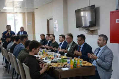 Kütahya Valisi Musa Işın Yurt Öğrencileriyle Kahvaltıda Buluştu