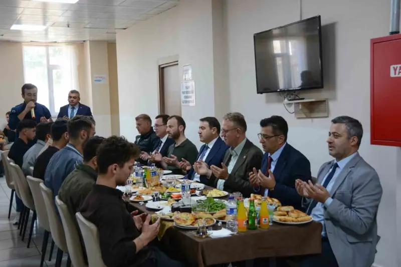 Kütahya Valisi Musa Işın Yurt Öğrencileriyle Kahvaltıda Buluştu