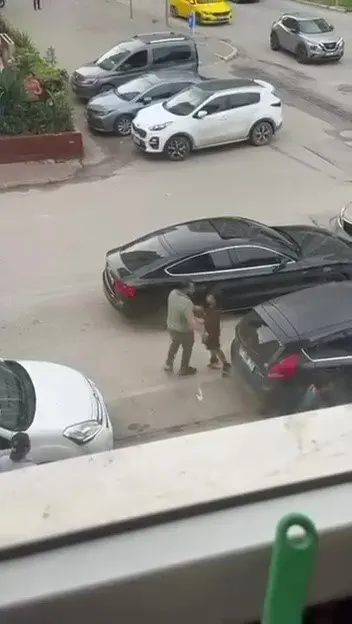 Adana'da Sokak Ortasında Şiddet Olayı: Çocuğu Annesini Kurtarmaya Çalıştı
