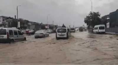 Gaziantep'te Sağanak Yağış Hayatı Olumsuz Etkiledi