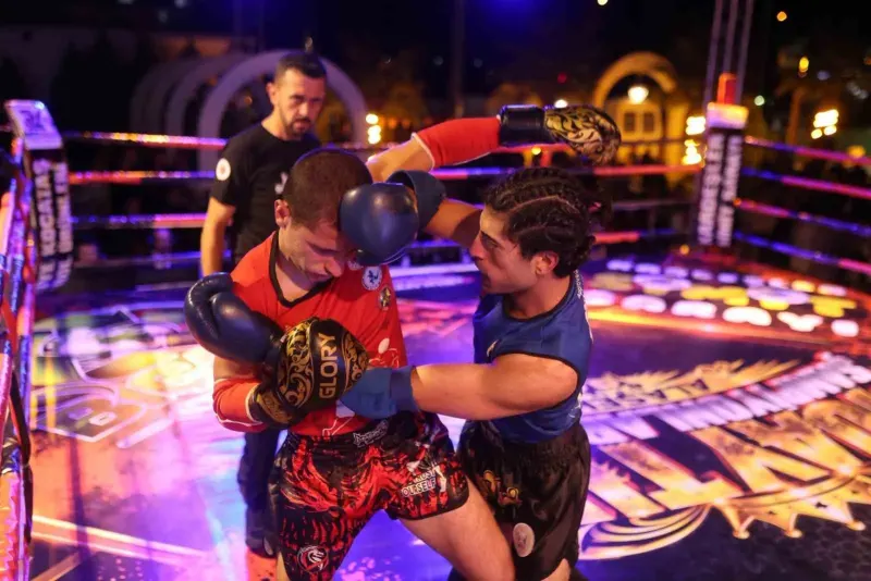 Alaşehir'de Düzenlenen Geleneksel Muaythai Gecesi Nefes Kesti