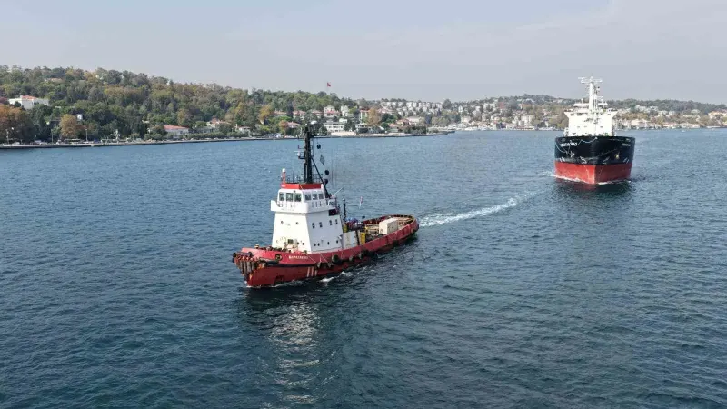 Karadeniz’de Saldırıya Uğrayan İki Gemi İstanbul Boğazı’ndan Geçti