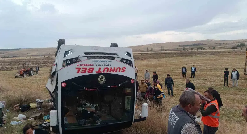 Afyonkarahisar’da Midibüs Şarampole Devrildi: 25 Yaralı