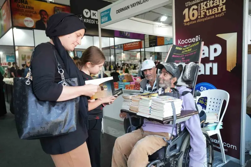 Tek Parmağıyla Yazdığı 27 Kitabı Kocaeli Kitap Fuarı’nda Okurlarla Buluşturdu