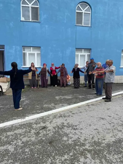 Yığılca İlçesinde Yaşlı Vatandaşlar Sağlıklı Yaşam İçin Yürüdü