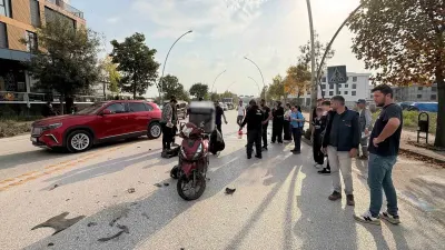 Düzce Merkezde Otomobil ile Motokurye Çarpıştı: İki Yaralı