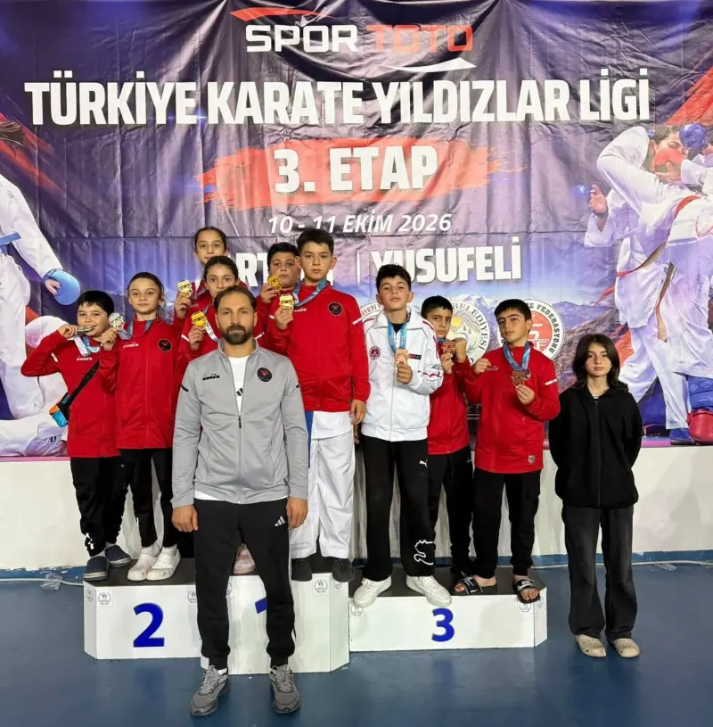 Erzincanlı Karateciler Yusufeli'ndeki Lig Müsabakalarında On İki Madalya Kazandı