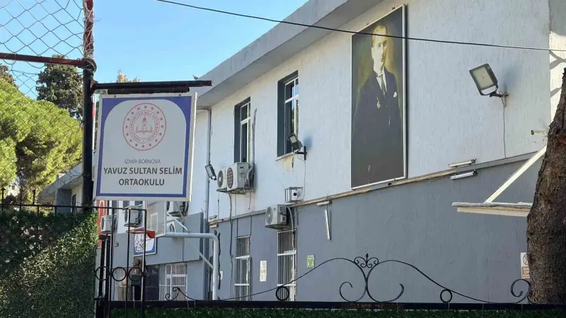 İzmir'de Velilere Taciz İddiasıyla Gündeme Gelen Öğretmen Açığa Alındı