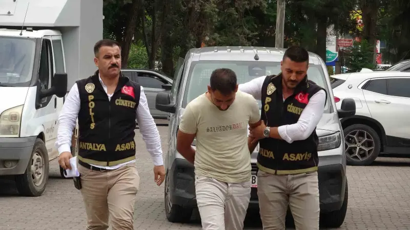 Antalya’da Birlikte Yaşadığı Kadını Öldüren Zanlı Tutuklandı