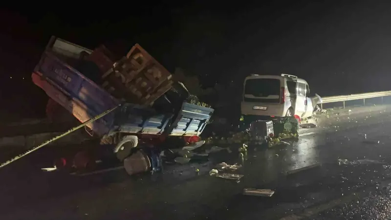 Sakarya'da Üç Aracın Karıştığı Zincirleme Kazada İki Kişi Yaşamını Yitirdi