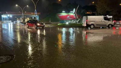 Bolu Genelinde Etkili Olan Sağnak Yağış Hayatı Olumsuz Etkiledi