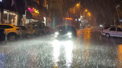 Şanlıurfa Siverek'te Sağanak Yağış ve Sel Hayatı Olumsuz Etkiledi