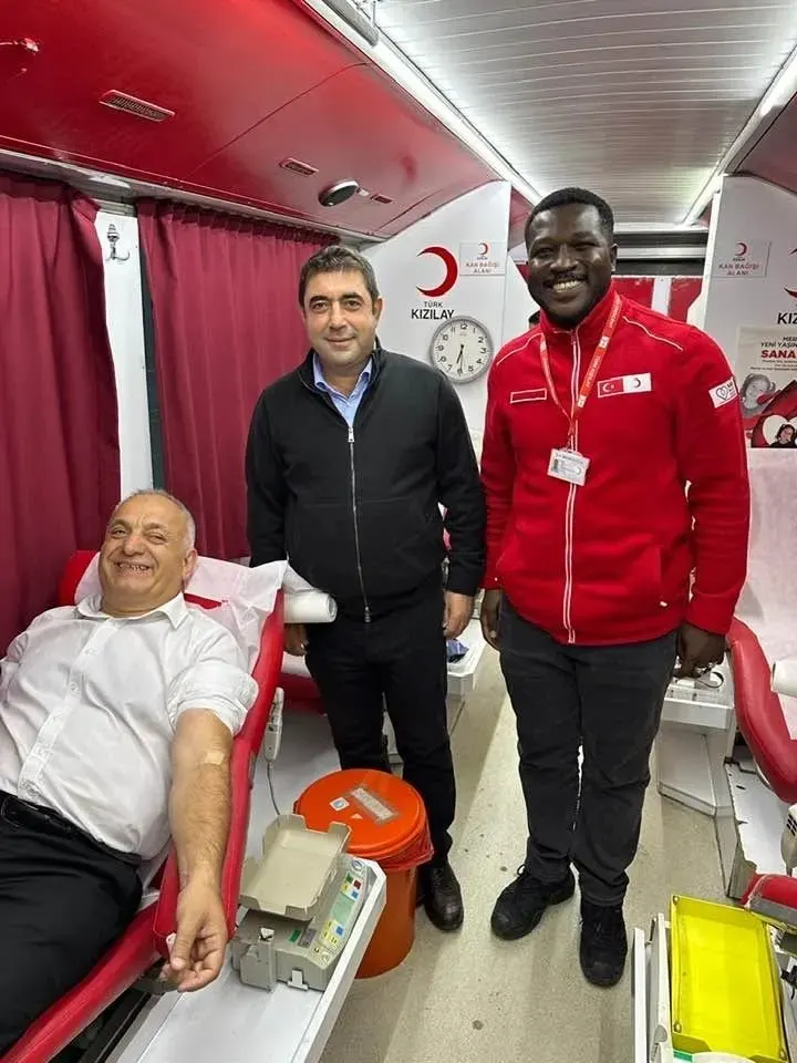 Lokman Ayva Düzce Şubesinde Kızılay İçin Kan Bağışında Bulundu