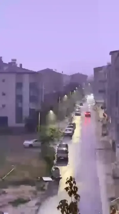 Elazığ'da Göz Kamaştıran Şimşekler Geceyi Aydınlattı
