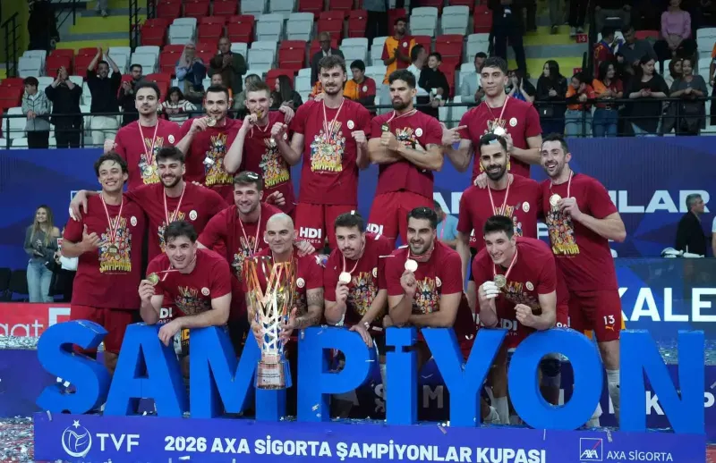 Galatasaray Voleybol Takımı Şampiyonluk Kupasını Müzesine Götürdü