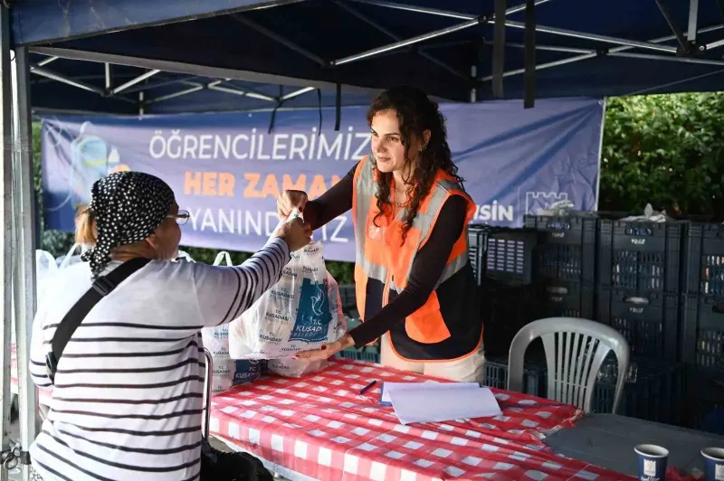 Kuşadası Belediyesi İhtiyaç Sahibi Çocuklara Binlerce Beslenme Paketi Ulaştırdı