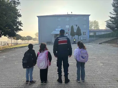 Bilecik'te Jandarma Ekiplerinden Okullarda Kapsamlı Güvenlik Denetimi