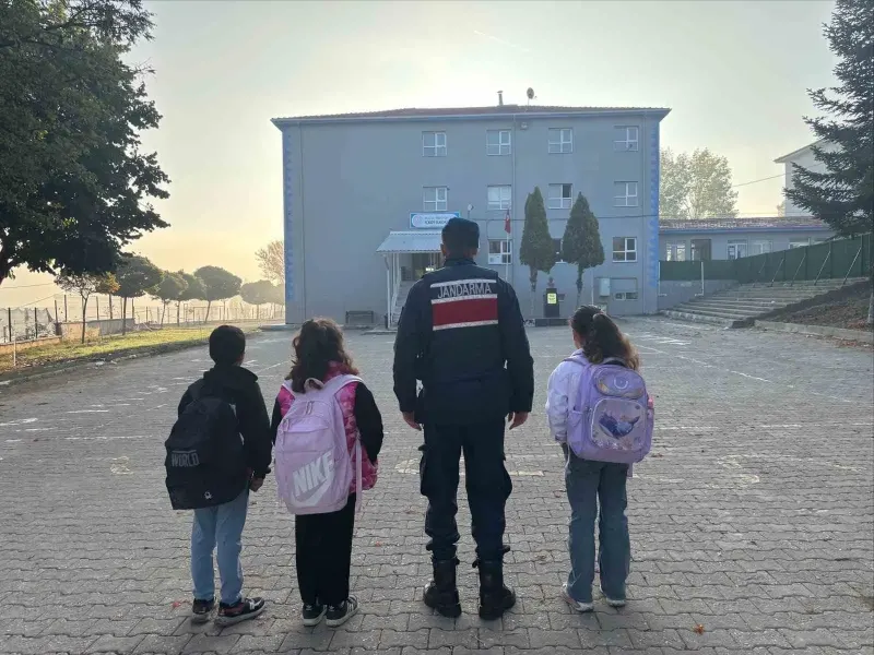Bilecik'te Jandarma Ekiplerinden Okullarda Kapsamlı Güvenlik Denetimi
